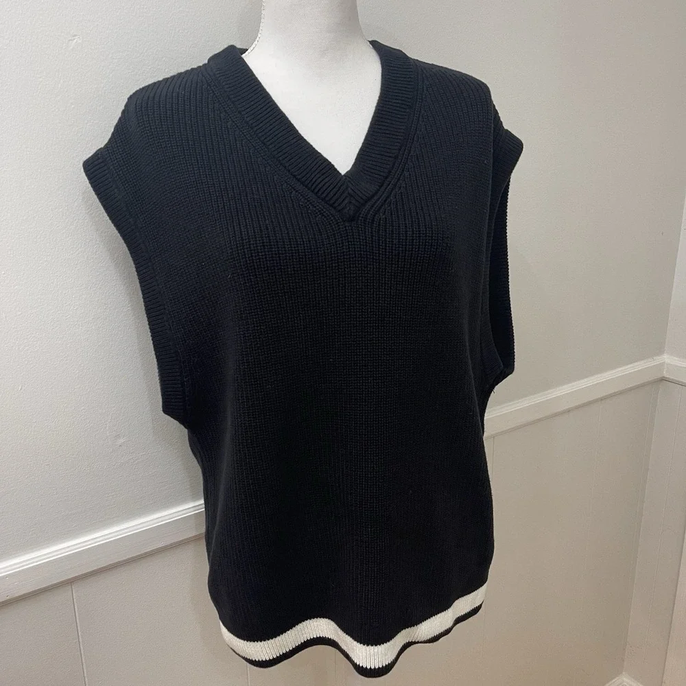 Forever 21 Men Sweater Vest‎ Medium Black And White